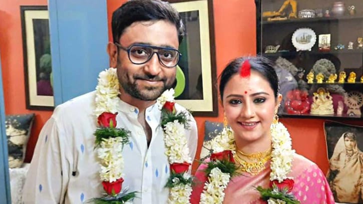 বিয়ের পাঠ চুকালেন অভিনেত্রী-পরিচালক বিয়ের পাঠ চুকালেন অভিনেত্রী-পরিচালক