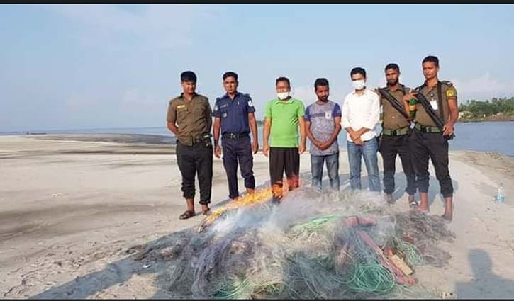 পদ্মা-যমুনায় ইলিশ শিকার: ১০ জেলের জেল-জরিমানা