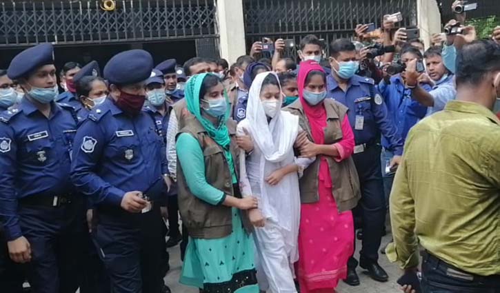 মিন্নিসহ দণ্ডপ্রাপ্ত আসামিদের জেলে নেওয়া হয়েছে মিন্নিসহ দণ্ডপ্রাপ্ত আসামিদের জেলে নেওয়া হয়েছে