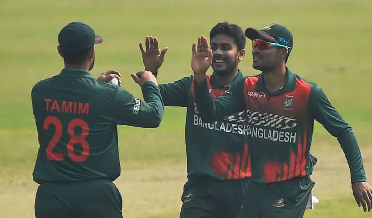 ওয়ানডে র্যাংকিংয়ে মিরাজ-মোস্তাফিজের বড় উন্নতি ওয়ানডে র্যাংকিংয়ে মিরাজ-মোস্তাফিজের বড় উন্নতি