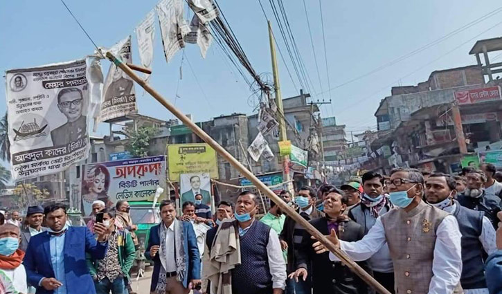 নিজের পোস্টার অপসারণ করলেন কাদের মির্জা নিজের পোস্টার অপসারণ করলেন কাদের মির্জা