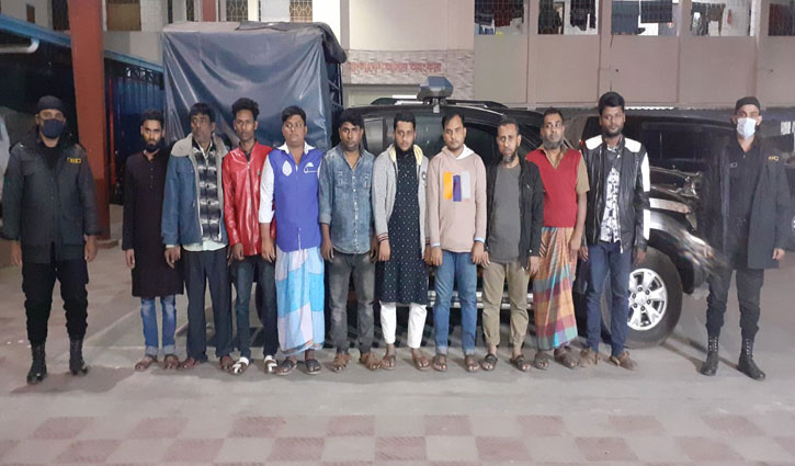 ৯০২টি মোবাইলসহ ১০ চোর গ্রেপ্তার ৯০২টি মোবাইলসহ ১০ চোর গ্রেপ্তার