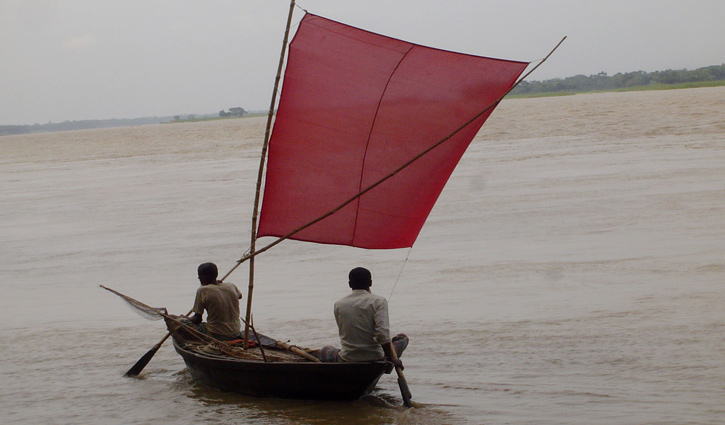 মধুমতিতে ২২ দিন মাছ ধরায় নিষেধাজ্ঞা, মিলবে না সরকারি সহায়তাও মধুমতিতে ২২ দিন মাছ ধরায় নিষেধাজ্ঞা, মিলবে না সরকারি সহায়তাও