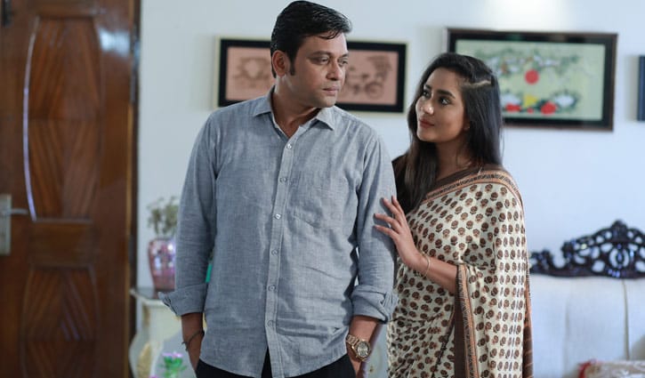 মনস্তাত্বিক টানাপোড়েনের গল্পে মম-মিলন মনস্তাত্বিক টানাপোড়েনের গল্পে মম-মিলন