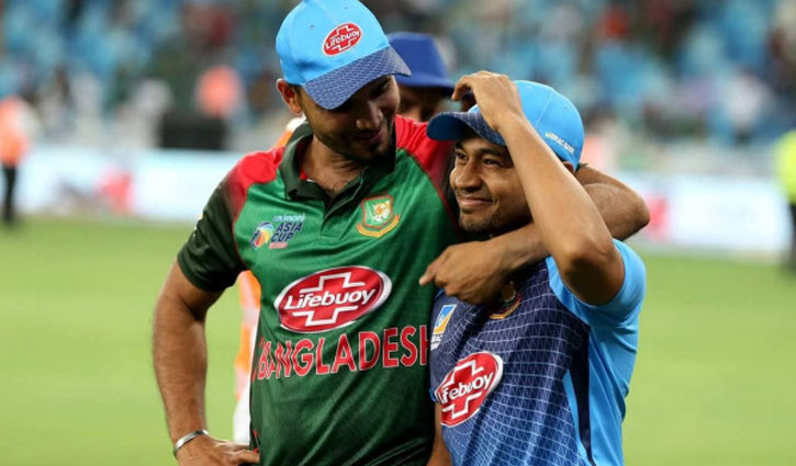মাশরাফিকে ছাড়ানোর পর তার পাশে মুশফিক মাশরাফিকে ছাড়ানোর পর তার পাশে মুশফিক