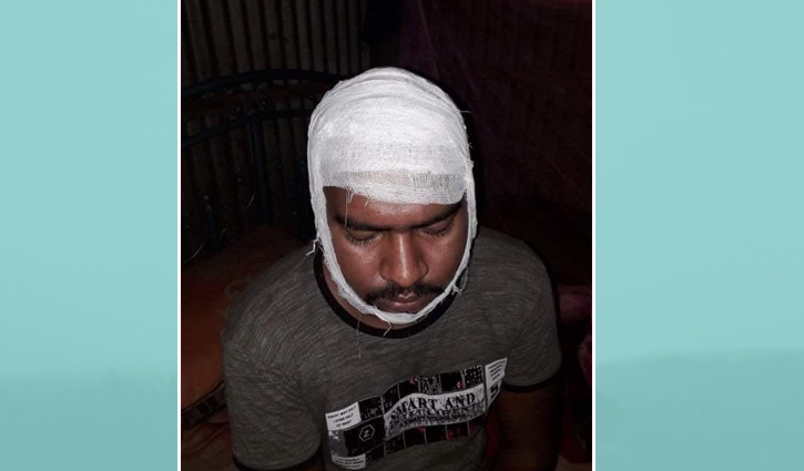 বাড়ি তৈরি টু যানবাহন, চাঁদা না পেলেই ‘হামলা’ বাড়ি তৈরি টু যানবাহন, চাঁদা না পেলেই ‘হামলা’