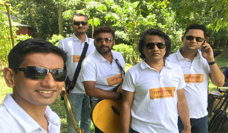 নকশীকাঁথার ১৫-তে পা নকশীকাঁথার ১৫-তে পা