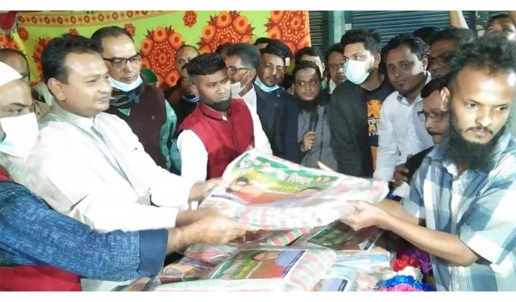 রাজধানীর শীতার্ত মানুষের পাশে স্বেচ্ছাসেবক লীগ নেতা রাজধানীর শীতার্ত মানুষের পাশে স্বেচ্ছাসেবক লীগ নেতা