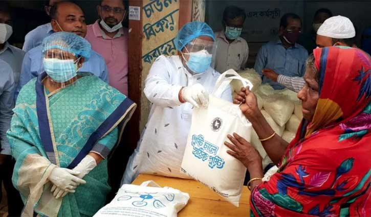 ওএমএস কার্যক্রম পরিদর্শনে খাদ্যমন্ত্রী ওএমএস কার্যক্রম পরিদর্শনে খাদ্যমন্ত্রী
