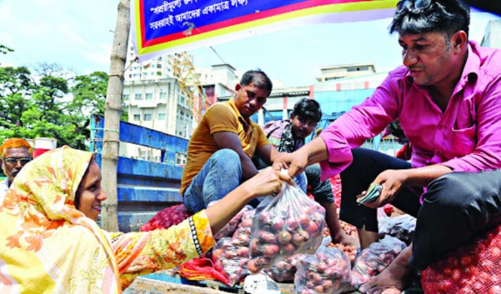 ১৩ সেপ্টেম্বর থেকে পেঁয়াজ বিক্রি করবে টিসিবি ১৩ সেপ্টেম্বর থেকে পেঁয়াজ বিক্রি করবে টিসিবি