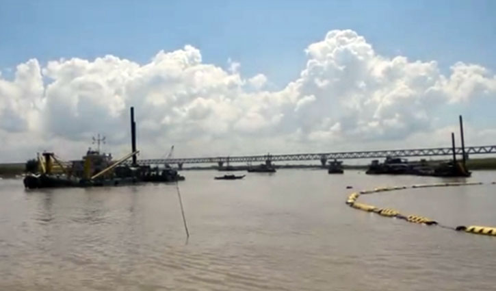 ৩ কোটি টাকার তেল পুড়িয়েও কাটেনি নাব্যতা সংকট ৩ কোটি টাকার তেল পুড়িয়েও কাটেনি নাব্যতা সংকট