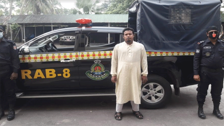 গৃহবধূর আপত্তিকর ছবি ফেসবুকে দেওয়ার অভিযোগে আটক ১ গৃহবধূর আপত্তিকর ছবি ফেসবুকে দেওয়ার অভিযোগে আটক ১