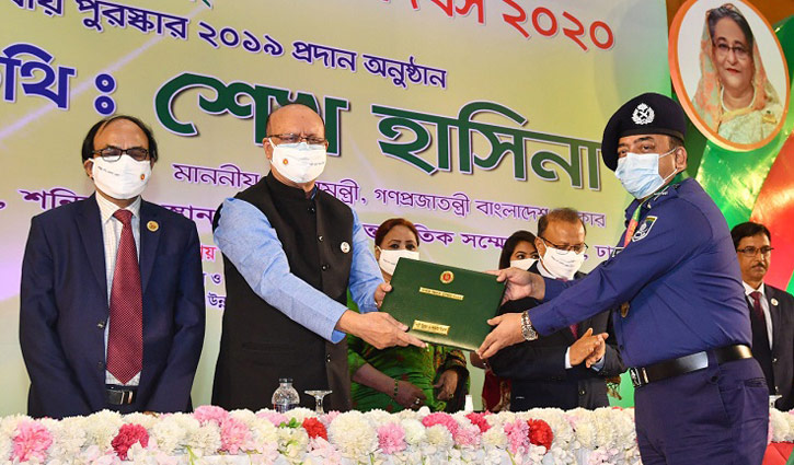 সমবায় পুরস্কার পেল পুলিশ কো-অপারেটিভ সোসাইটি সমবায় পুরস্কার পেল পুলিশ কো-অপারেটিভ সোসাইটি