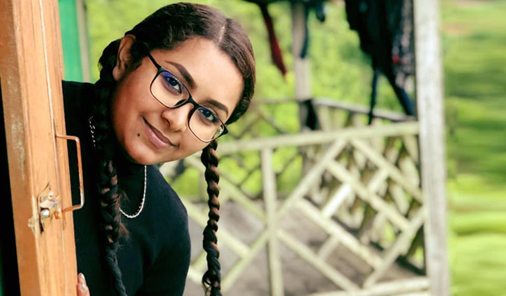 চেনা প্রসূন যেন অচেনা চেনা প্রসূন যেন অচেনা