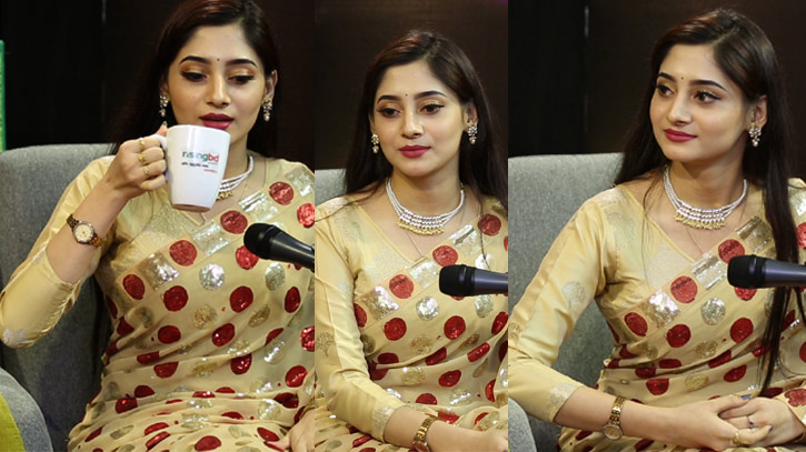 রাইজিংবিডি কার্যালয়ে চায়ের আড্ডায় পূজা চেরি রাইজিংবিডি কার্যালয়ে চায়ের আড্ডায় পূজা চেরি