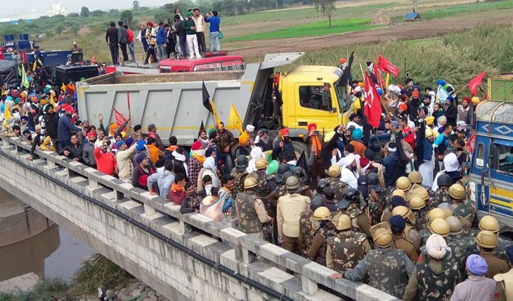 দিল্লিমুখী কৃষকদের ওপর কাঁদানে গ্যাস, জলকামান দিল্লিমুখী কৃষকদের ওপর কাঁদানে গ্যাস, জলকামান