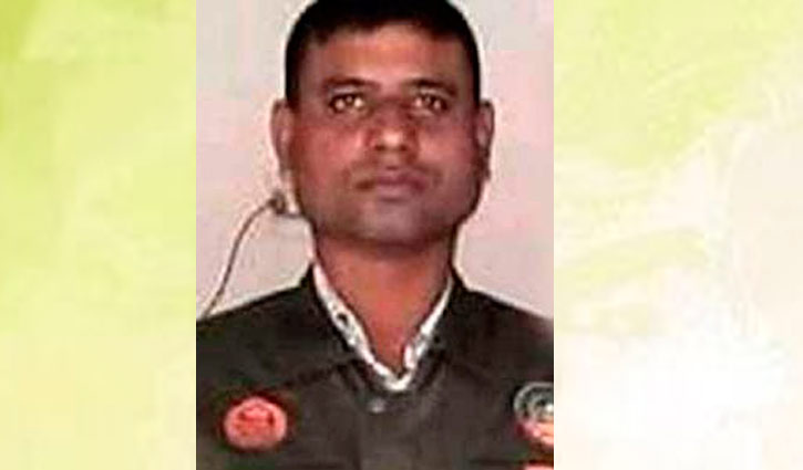 স্কুলছাত্রীকে গণধর্ষণ: রিমান্ড শেষে কারাগারে এএসআই রায়হান স্কুলছাত্রীকে গণধর্ষণ: রিমান্ড শেষে কারাগারে এএসআই রায়হান