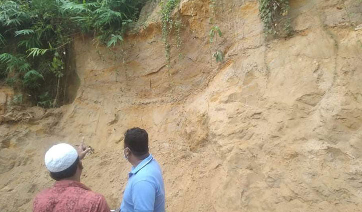 রামুতে পাহাড় ধসে ২ জনের মৃত্যু রামুতে পাহাড় ধসে ২ জনের মৃত্যু
