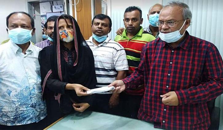 বিএনপি সব সময় অসহায় মানুষের পাশে থাকে: রিজভী বিএনপি সব সময় অসহায় মানুষের পাশে থাকে: রিজভী