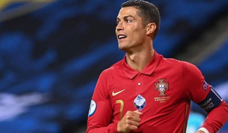 চার সিরি ‘আ’ ক্লাবের চেয়েও বেশি বেতন রোনালদোর চার সিরি ‘আ’ ক্লাবের চেয়েও বেশি বেতন রোনালদোর