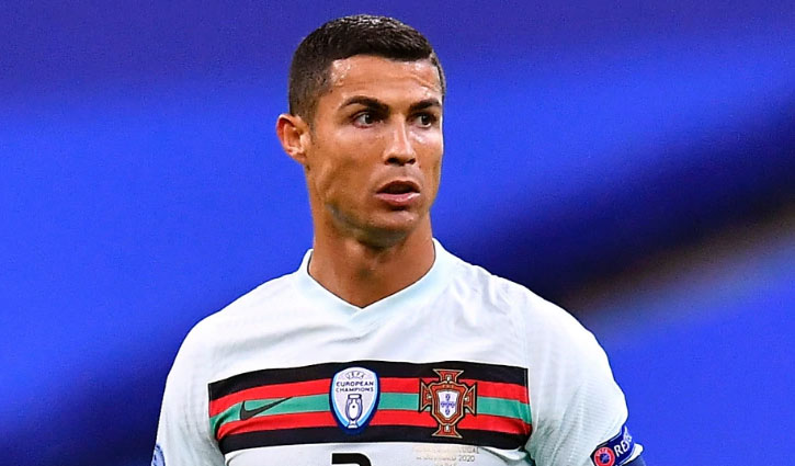 করোনা পজিটিভে ভেঙে পড়েছেন রোনালদো