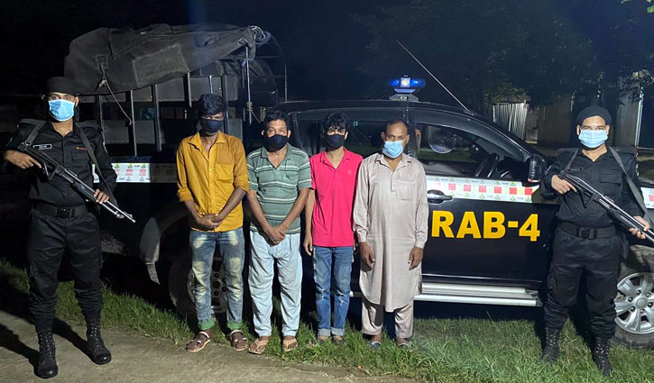 আশুলিয়ায় ছিনতাই চক্রের ৪ সদস্য আটক আশুলিয়ায় ছিনতাই চক্রের ৪ সদস্য আটক