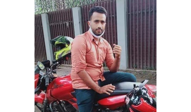 ফেনীতে অতিরিক্ত মদপানে যুবকের মৃত্যু ফেনীতে অতিরিক্ত মদপানে যুবকের মৃত্যু