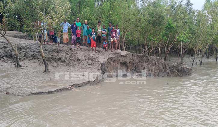 বেড়িবাঁধ অভাবে লক্ষাধিক মানুষের মানবেতর জীবন বেড়িবাঁধ অভাবে লক্ষাধিক মানুষের মানবেতর জীবন
