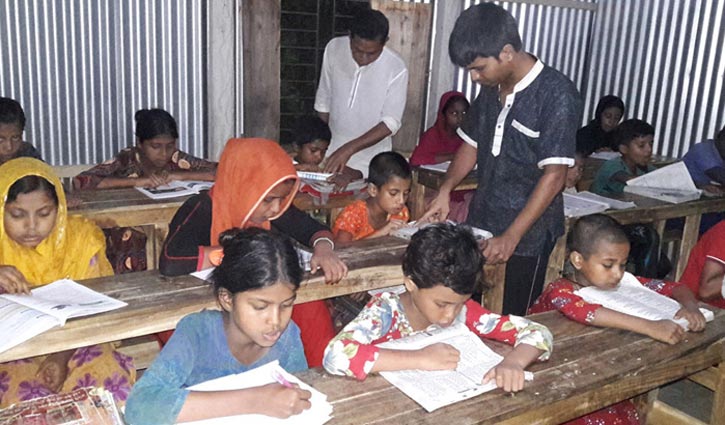 গ্রামের ৩০ শতাংশ শিক্ষার্থী ইন্টারনেটের বাইরে: গবেষণা গ্রামের ৩০ শতাংশ শিক্ষার্থী ইন্টারনেটের বাইরে: গবেষণা