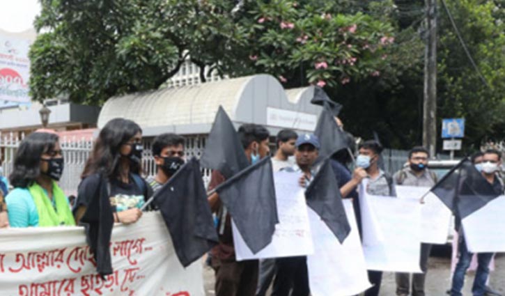 ধর্ষণ-নির্যাতনের প্রতিবাদে দ্বিতীয় দিনও শাহবাগে গণজমায়েত ধর্ষণ-নির্যাতনের প্রতিবাদে দ্বিতীয় দিনও শাহবাগে গণজমায়েত
