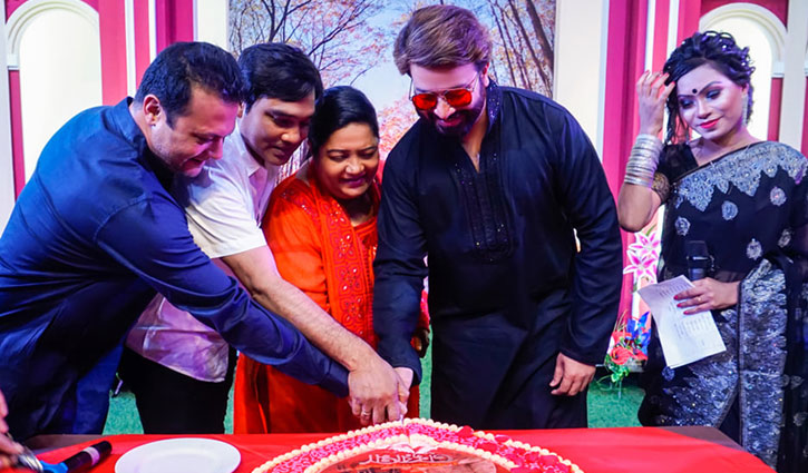 পাবনায় শাকিবের ‘অন্তরাত্মা’ পাবনায় শাকিবের ‘অন্তরাত্মা’