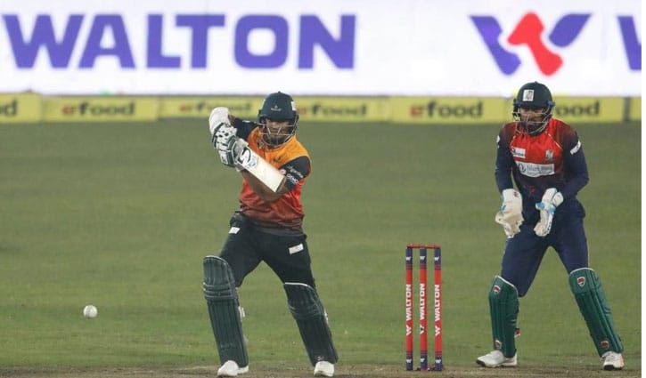 শেষ ওভারে চার ছক্কায় খুলনার জয়ের নায়ক আরিফুল শেষ ওভারে চার ছক্কায় খুলনার জয়ের নায়ক আরিফুল