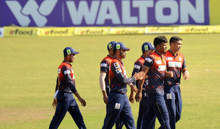 আম্পায়ারের সিদ্ধান্তে অসন্তুষ্ট সুমনকে জরিমানা আম্পায়ারের সিদ্ধান্তে অসন্তুষ্ট সুমনকে জরিমানা