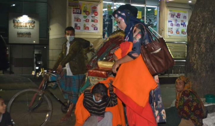 শীতবস্ত্র দিলো ‘মানুষ মানুষের জন্য’ শীতবস্ত্র দিলো ‘মানুষ মানুষের জন্য’