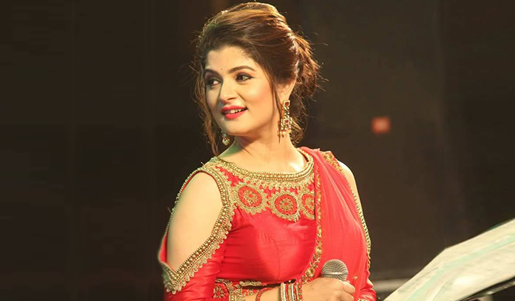তামাশার বেড়াজালে শ্রাবন্তী তামাশার বেড়াজালে শ্রাবন্তী