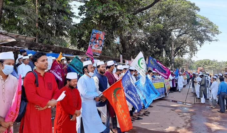 ঈদে মিলাদুন্নবীর শোভাযাত্রা শেষে ফ্রান্সের বিরুদ্ধে বিক্ষোভ ঈদে মিলাদুন্নবীর শোভাযাত্রা শেষে ফ্রান্সের বিরুদ্ধে বিক্ষোভ