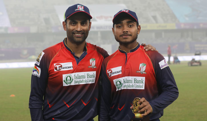 আইডল তামিমের ব্যাট উপহার পেলেন ইমন আইডল তামিমের ব্যাট উপহার পেলেন ইমন