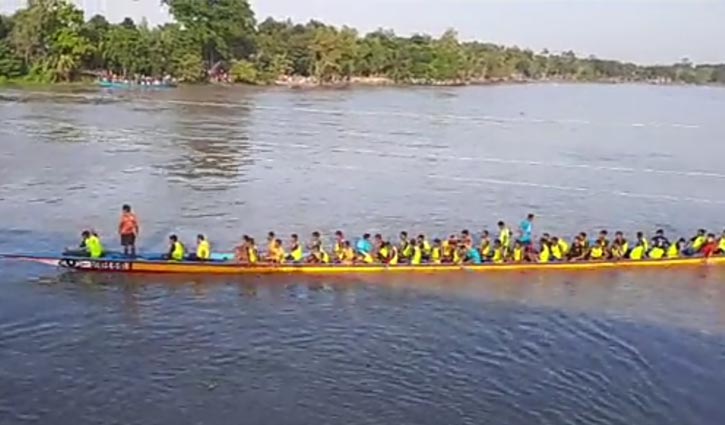 কালিহাতীতে ঐতিহ্যবাহী নৌকা বাইচ অনুষ্ঠিত কালিহাতীতে ঐতিহ্যবাহী নৌকা বাইচ অনুষ্ঠিত