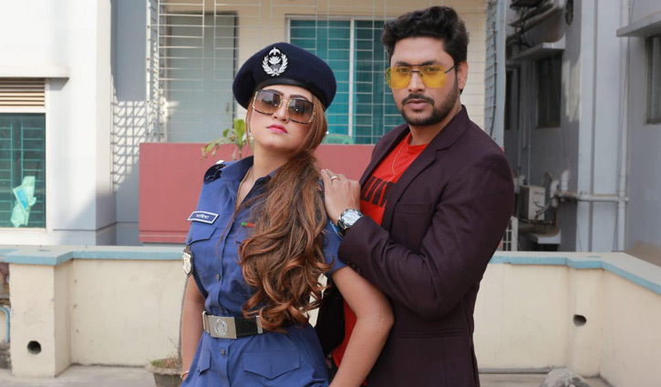 পুলিশের প্রেমে মজেছেন সাদমান! পুলিশের প্রেমে মজেছেন সাদমান!