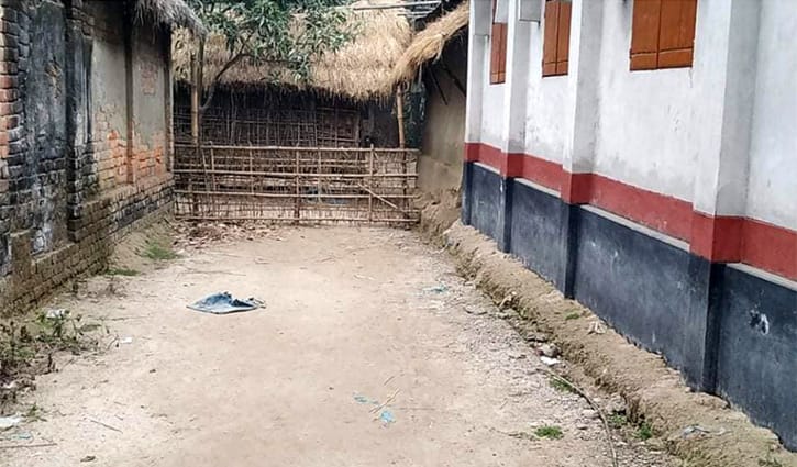 চলাচলের পথে বাঁশের বেড়া, অবরুদ্ধ ২০ পরিবার চলাচলের পথে বাঁশের বেড়া, অবরুদ্ধ ২০ পরিবার