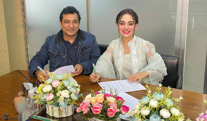 প্রযোজনায় তমা, ক্যাপ্টেন তৌকীর প্রযোজনায় তমা, ক্যাপ্টেন তৌকীর