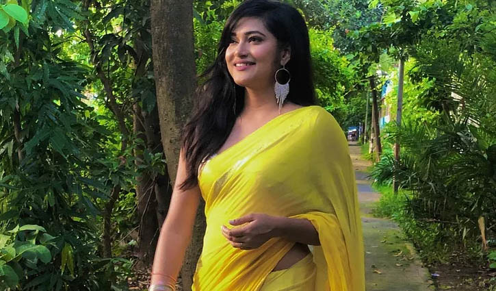 নজরকাড়া নাদিয়া মিম