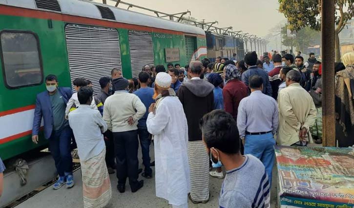 চাবি হারানোর ৩ ঘণ্টা পর ছাড়লো সিরাজগঞ্জ একপ্রেস চাবি হারানোর ৩ ঘণ্টা পর ছাড়লো সিরাজগঞ্জ একপ্রেস