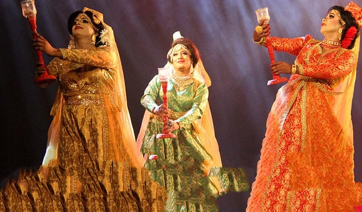 তৃতীয় লিঙ্গের মানুষদের নিয়ে নাচের অনুষ্ঠান