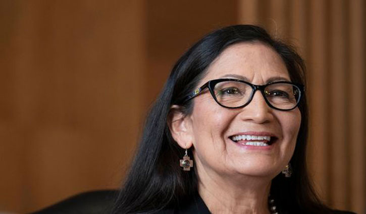 যুক্তরাষ্ট্রের স্বরাষ্ট্র সচিব হলেন আদিবাসী ডেব হাল্যান্ড