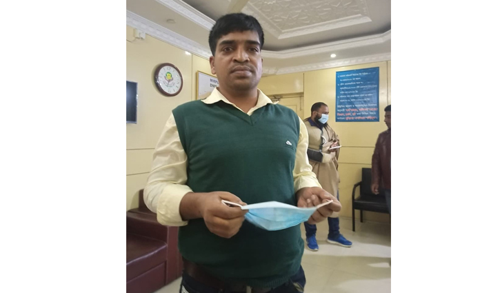 ভুয়া পুলিশ কর্মকর্তা গ্রেপ্তার ভুয়া পুলিশ কর্মকর্তা গ্রেপ্তার