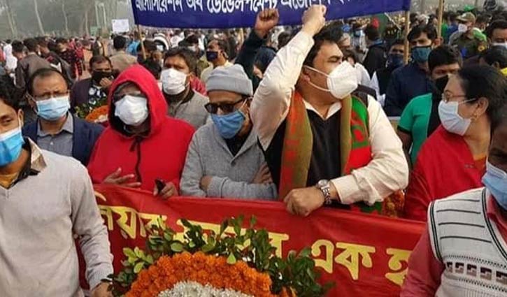 শহীদদের প্রতি ওয়ার্কার্স পার্টির শ্রদ্ধা নিবেদন শহীদদের প্রতি ওয়ার্কার্স পার্টির শ্রদ্ধা নিবেদন