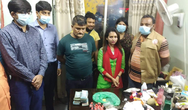 খুলনায় ক্লিনিক থেকে মাদক জব্দ, আটক ২ খুলনায় ক্লিনিক থেকে মাদক জব্দ, আটক ২