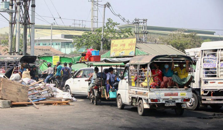 ইয়াঙ্গুন ছেড়ে পালাচ্ছে বাসিন্দারা ইয়াঙ্গুন ছেড়ে পালাচ্ছে বাসিন্দারা
