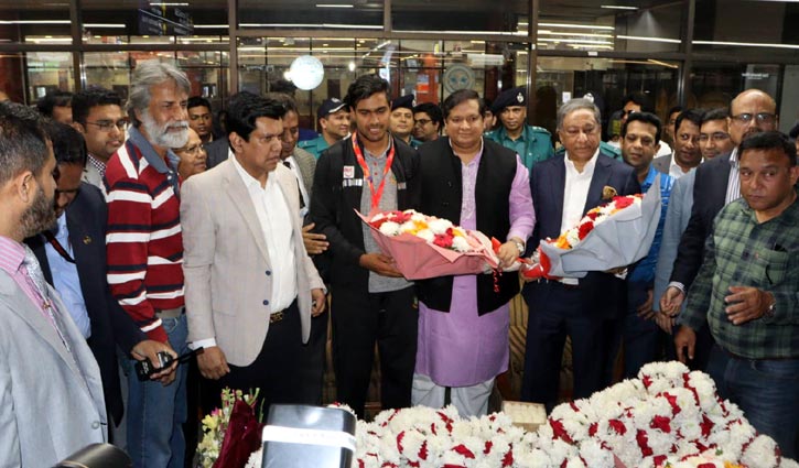 World Champions Young Tigers reach Mirpur stadium